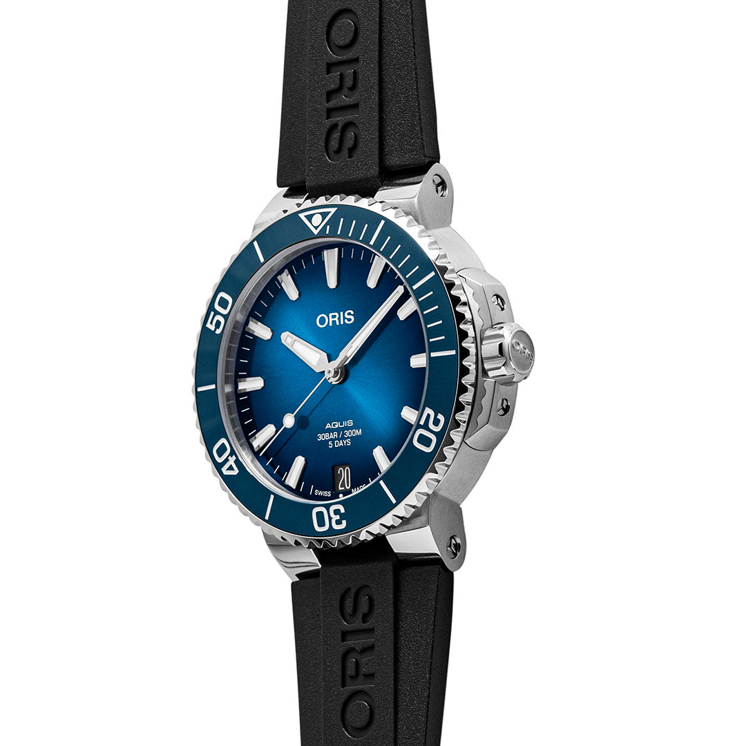 ORIS Aquis Date Caliber 400 with Rubber Strap