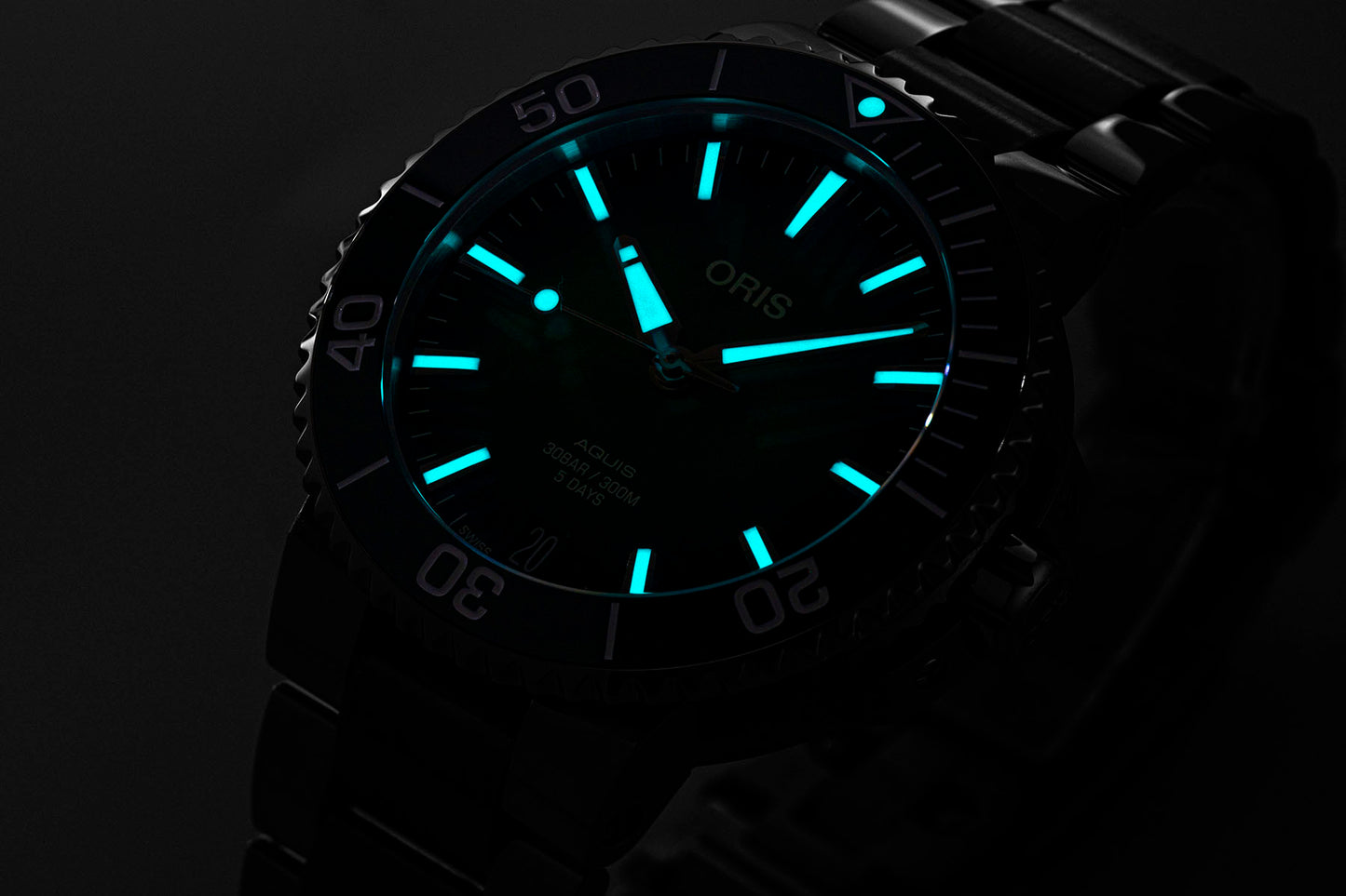 ORIS Aquis Date Caliber 400 with Stainless Steel Bracelet