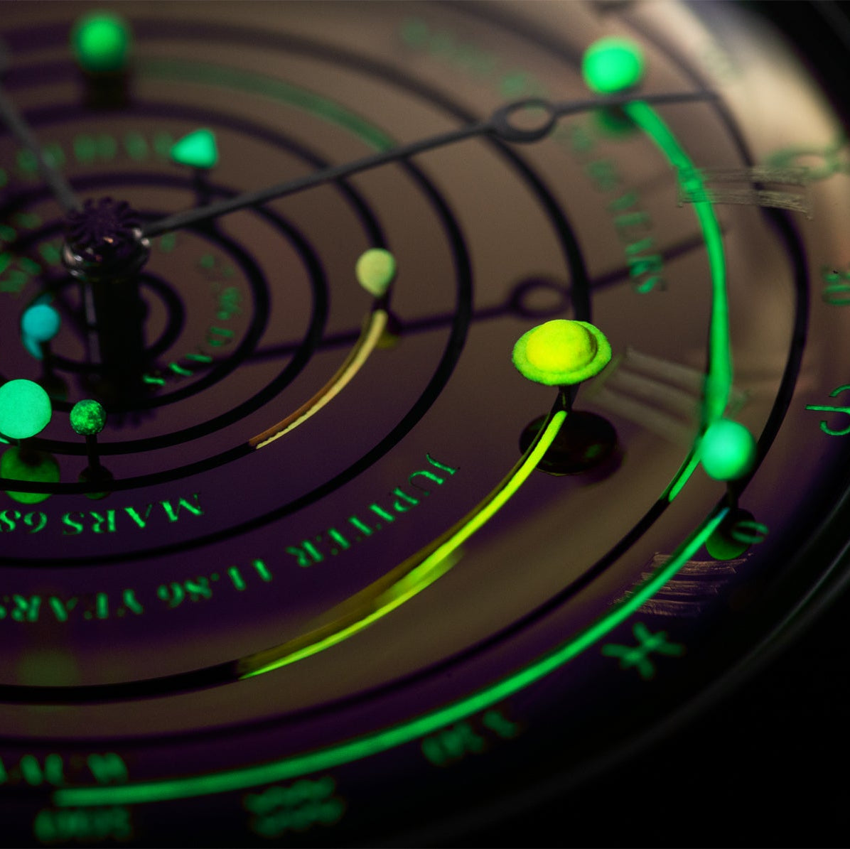 Christiaan van der Klaauw × Revolution Grand Planetarium Eccentric Si14 (Silicium)